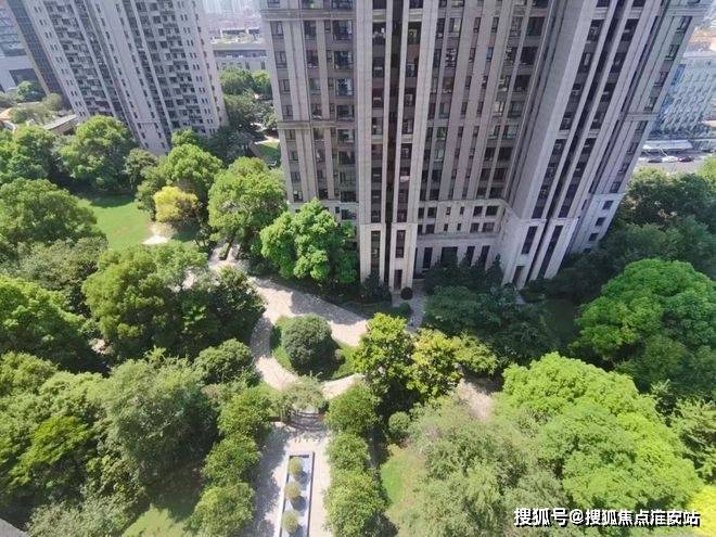 站-2025品尊楼盘评测_最新户型丨停车位龙8国际头号玩家品尊国际(售楼处)首页网(图2)