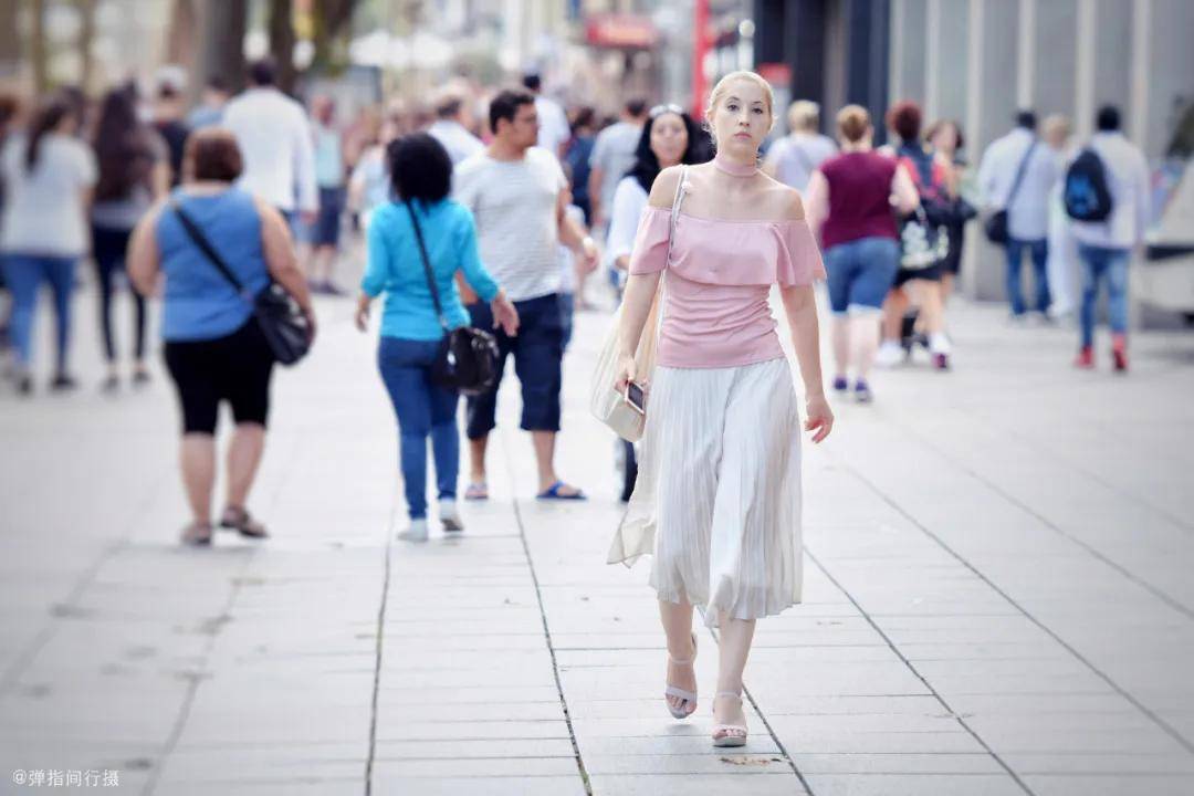 ！德国女人的美是带着刀锋的玫瑰“人高马大”的德国美女长这样(图5)