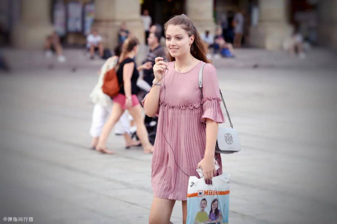 ！德国女人的美是带着刀锋的玫瑰“人高马大”的德国美女长这样(图3)